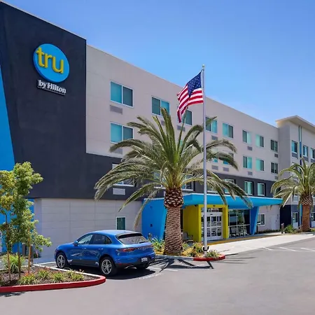 Tru By Hilton Lathrop Hotel